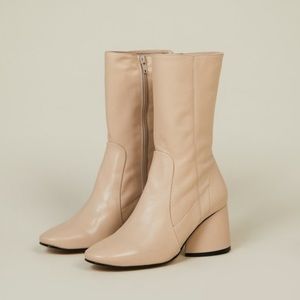 Intentionally Blank Lady Boots Sz8 ~MOVING SALE~